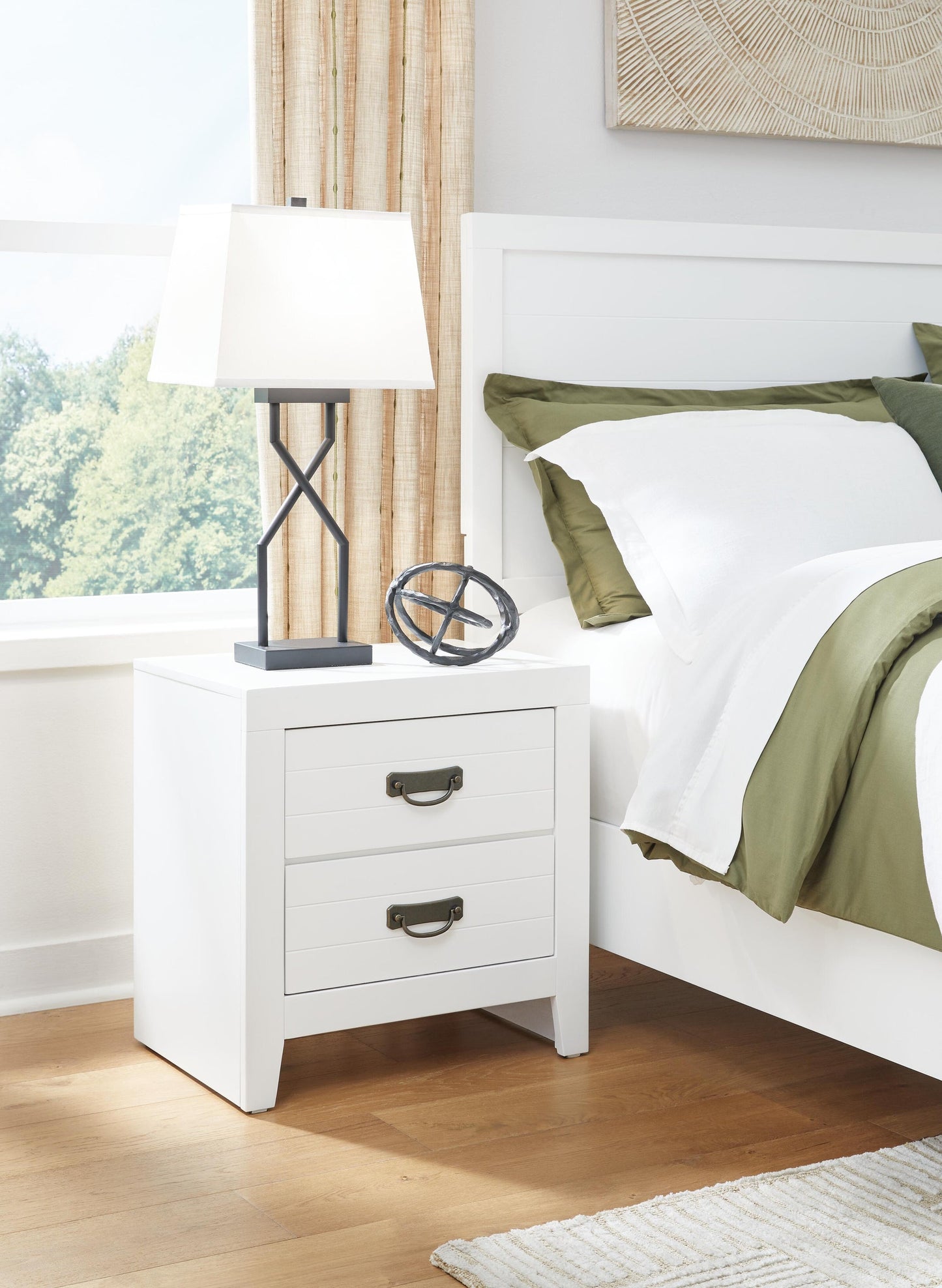 Binterglen King Panel Bed with Mirrored Dresser and Nightstand