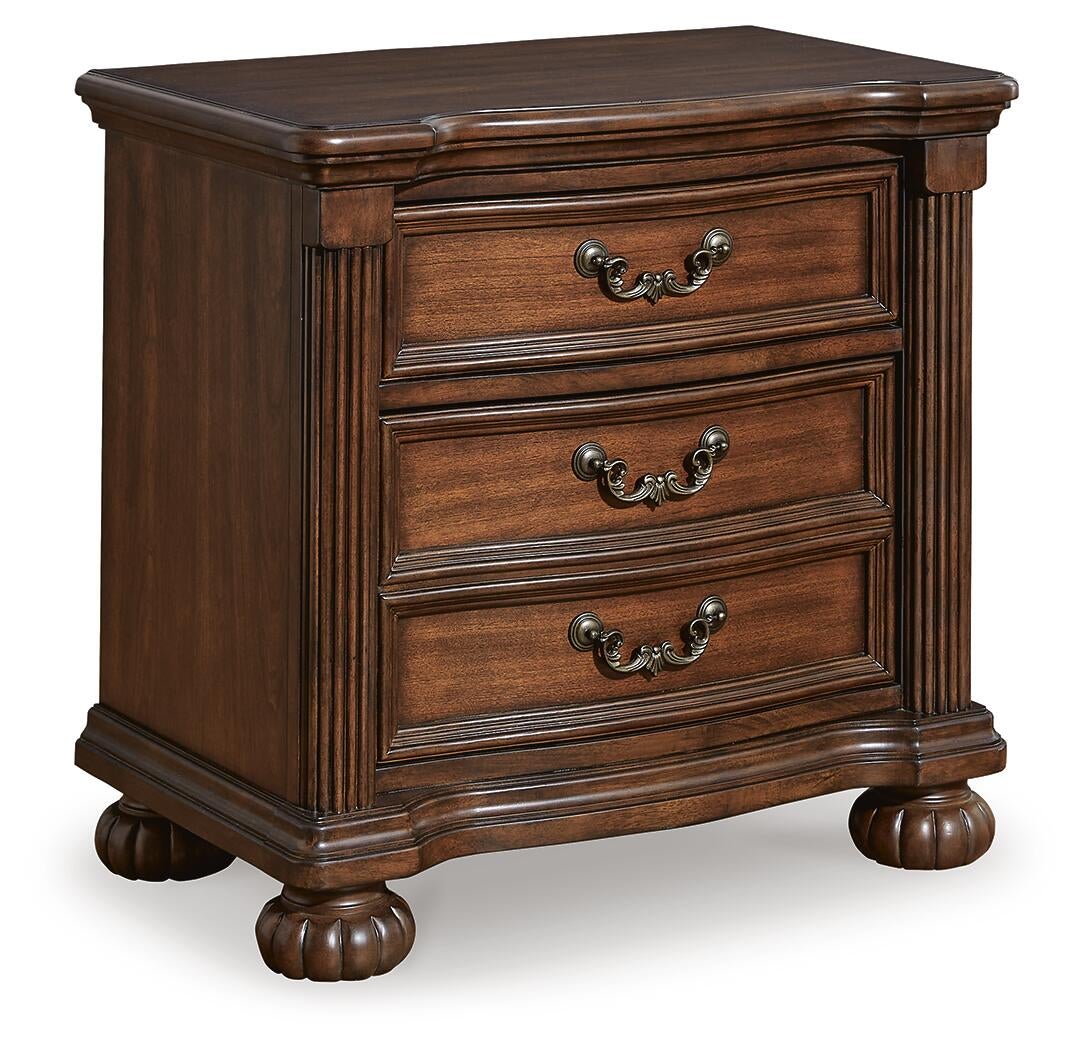 Lavinton Queen Poster Bed, Dresser, Mirror, Chest and Nightstand
