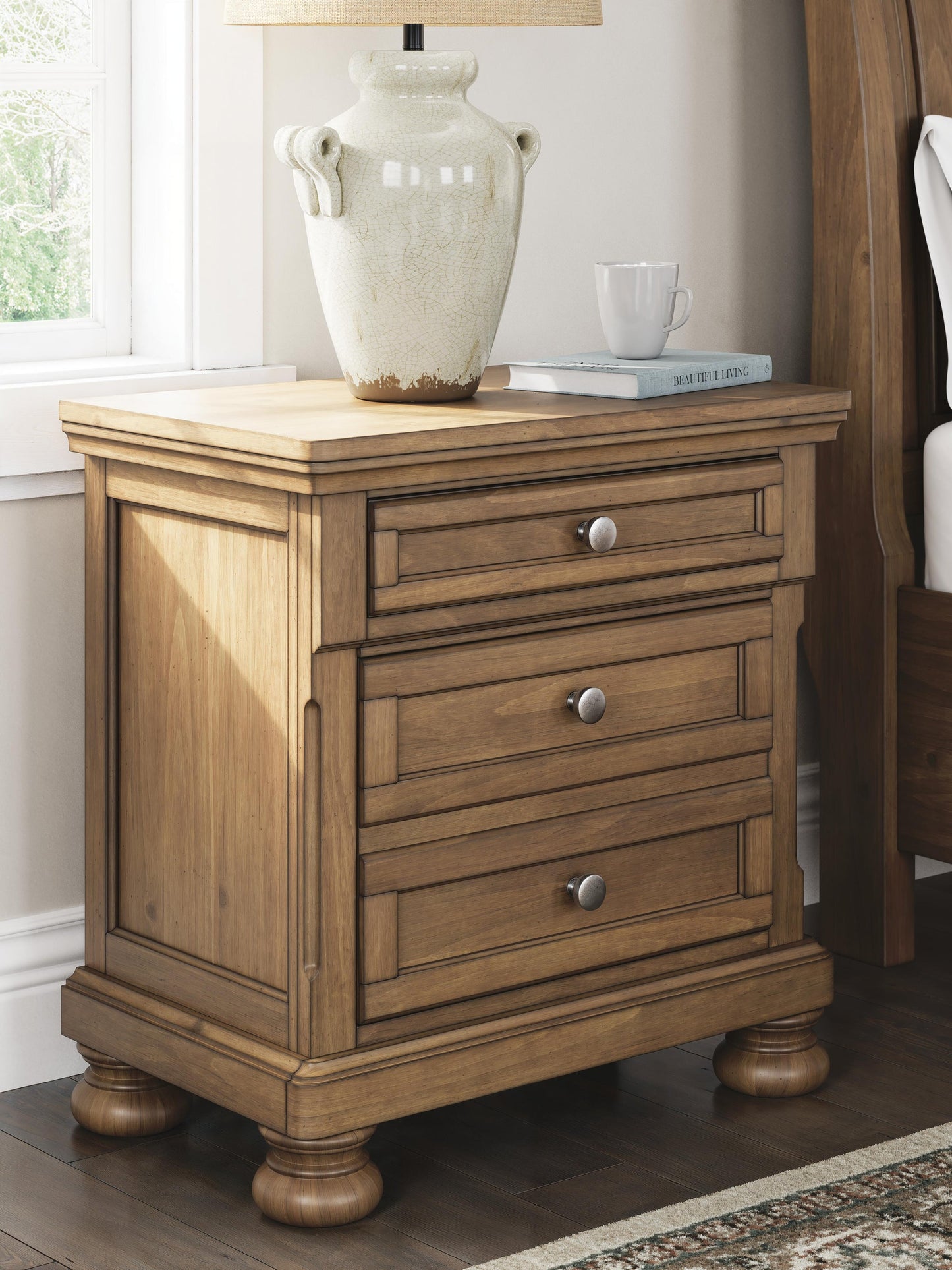 Vandenmore King Panel Bed with Mirrored Dresser and Nightstand
