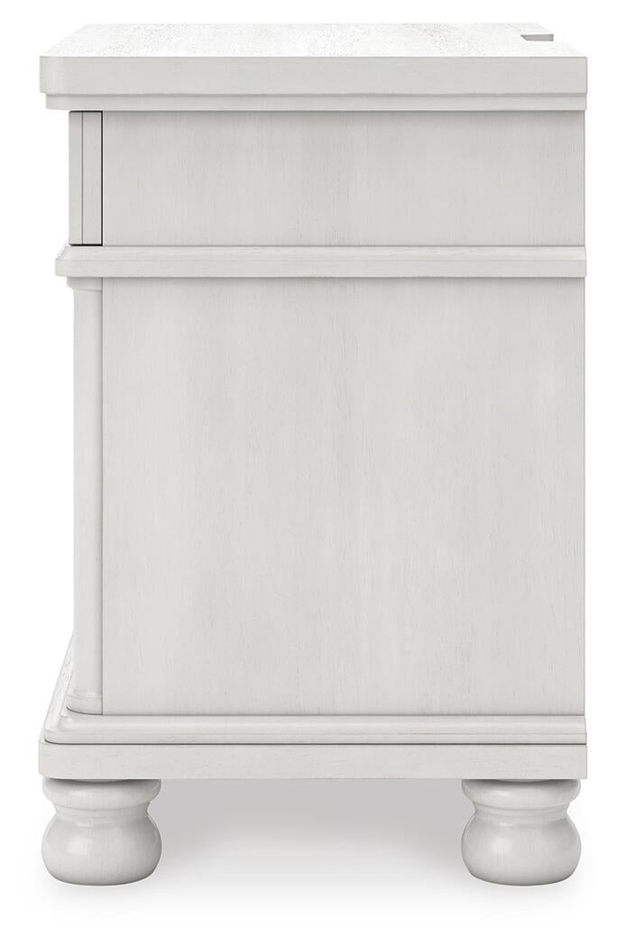 Chadworth Queen Poster Bed, Dresser, Mirror and Nightstand